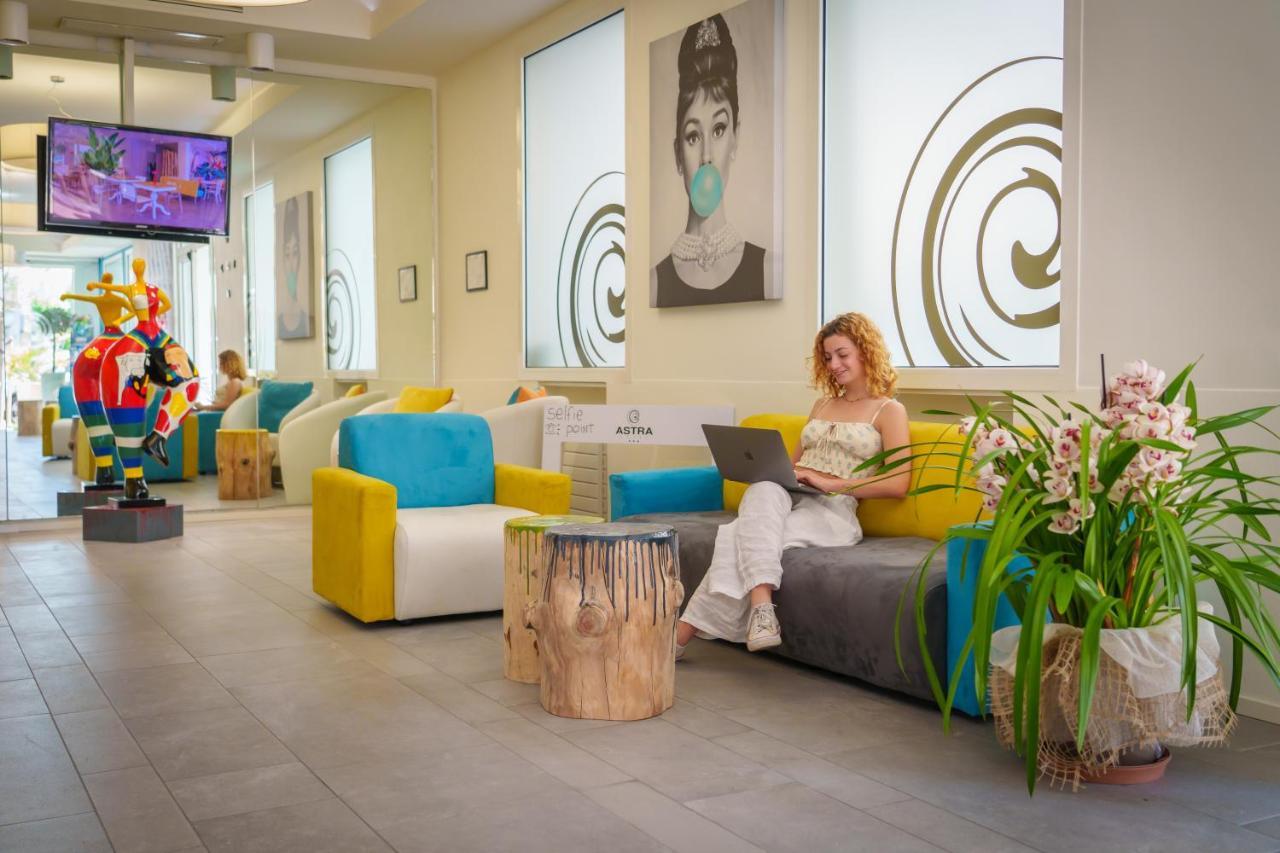 Design Hotel Astra B&B Мізано-Адріатіко Екстер'єр фото