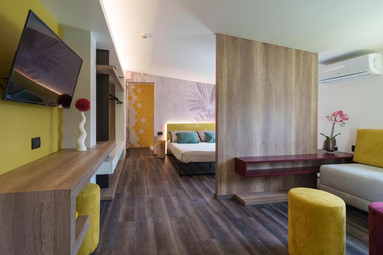 Design Hotel Astra B&B Мізано-Адріатіко Екстер'єр фото